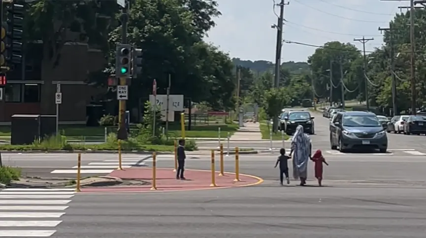 Family trying to cross Olson and having to run with small children